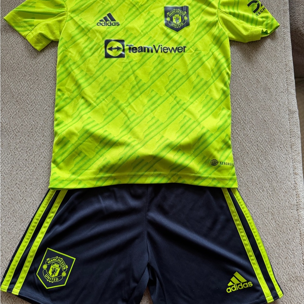 Adidas Manchester UnitedNeon green and navy Soccer Jersey Set
